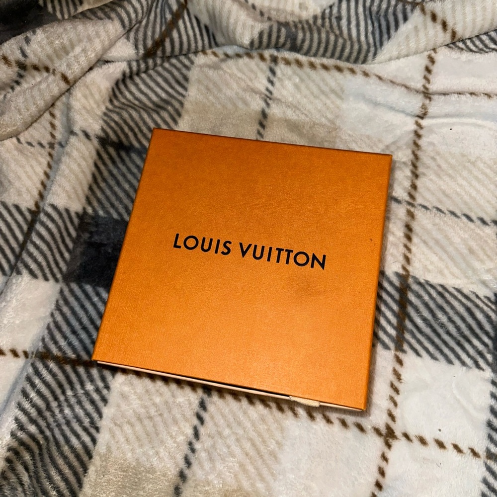 Louis Vuitton Black Belt with Silver Buckle - Picture 4 of 4